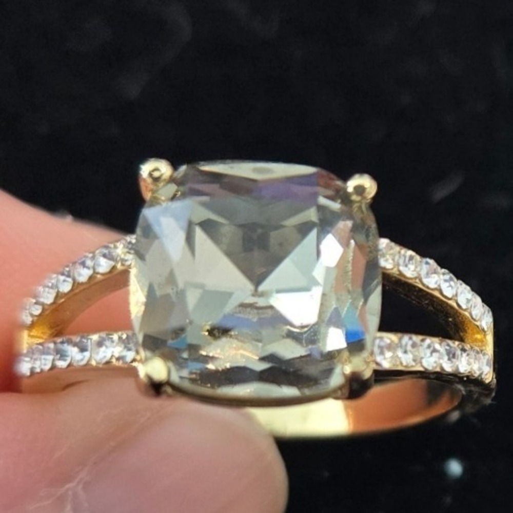 Sparkling Cushion Cut Gemstone‎ Ring Gold Tone Band Rhinestone Fashion Jewelry